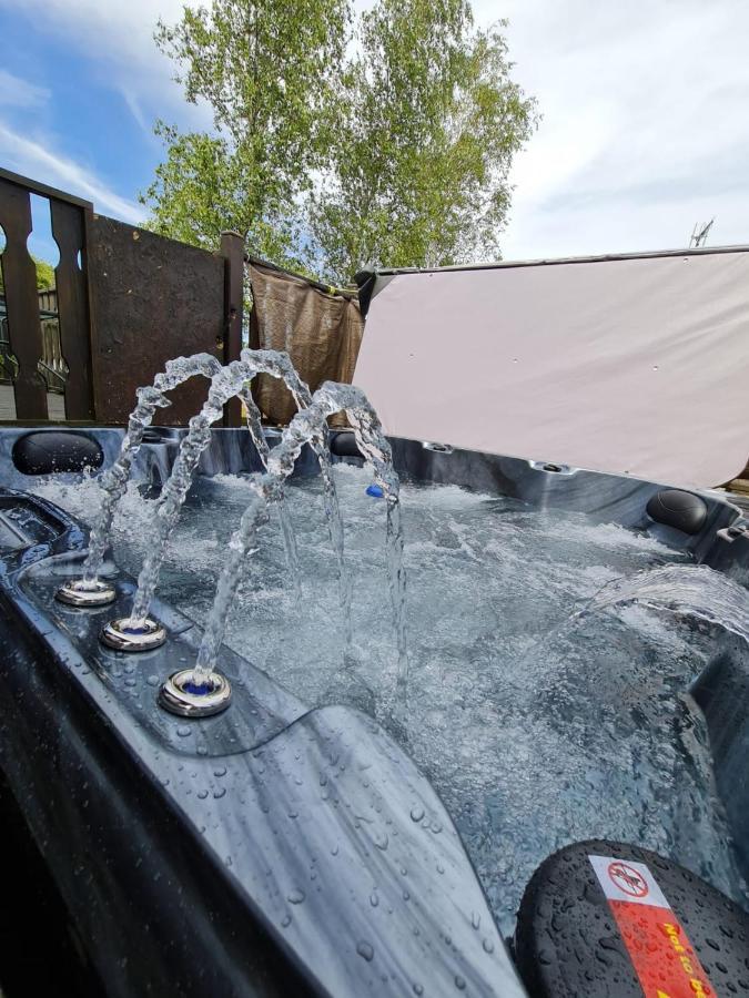 Warton 4 Bed Luxury Lodge With Hot Tub Near Lake District מראה חיצוני תמונה